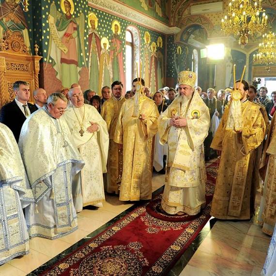Patriarhul Daniel prezent in Biserica Marcuta